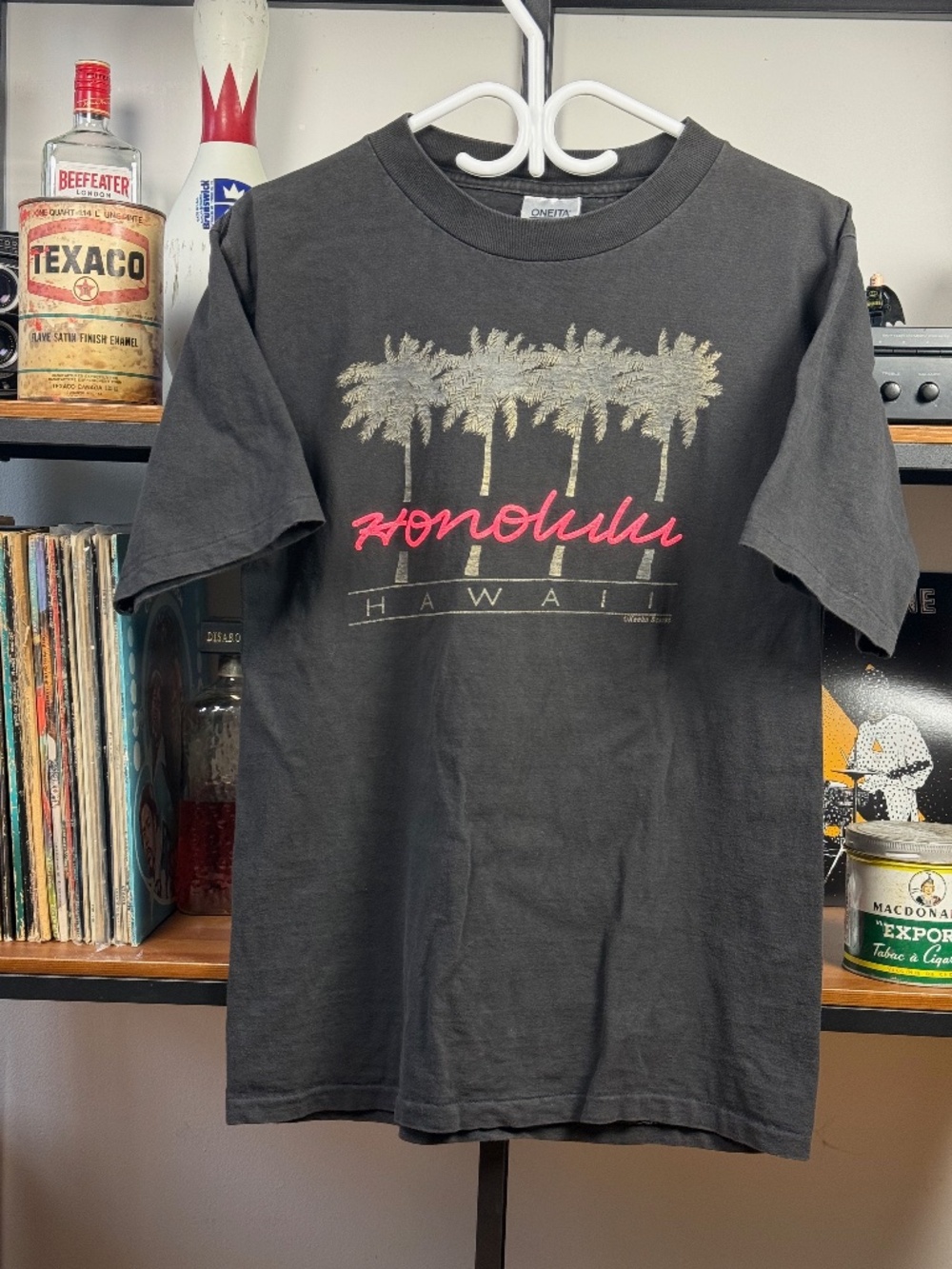 Vintage 90s Honolulu, Hawaii Oneita single stitch men tee shirt size L